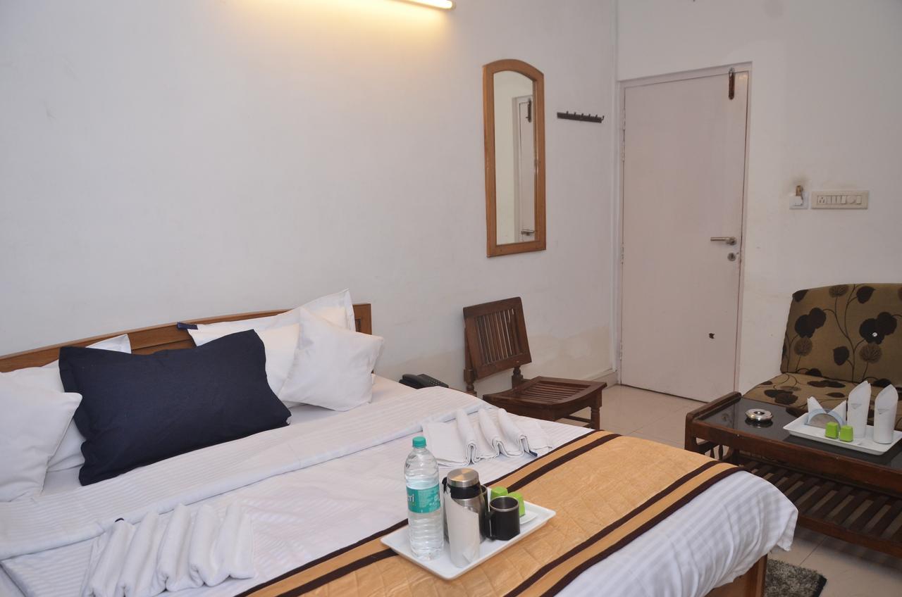 Oyo 8076 Hotel Europe Plaza Lucknow Exteriör bild